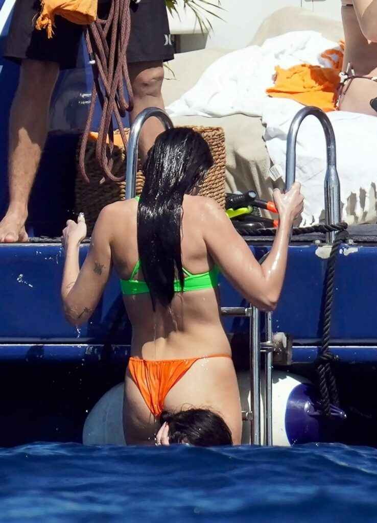 Dua Lipa en bikini à Saint-Barthélémy