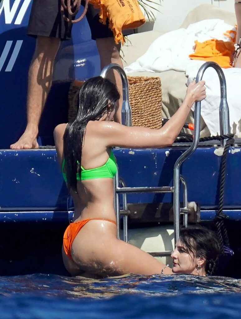 Dua Lipa en bikini à Saint-Barthélémy