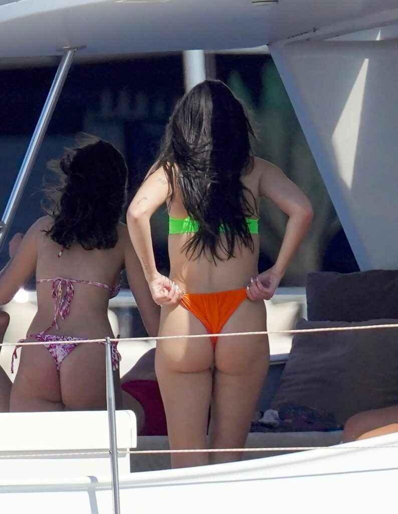 Dua Lipa en bikini à Saint-Barthélémy