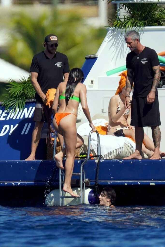 Dua Lipa en bikini à Saint-Barthélémy