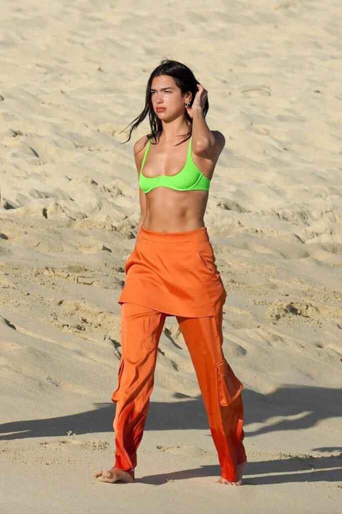 Dua Lipa en bikini à Saint-Barthélémy