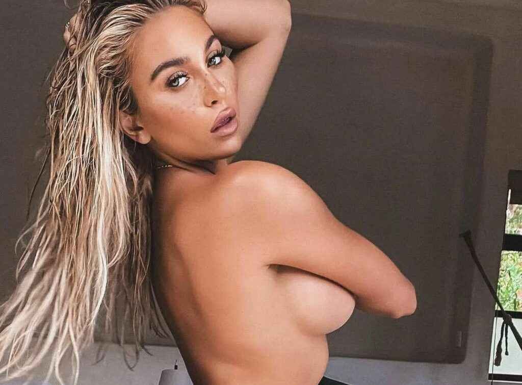 Khloe Terae en bikini