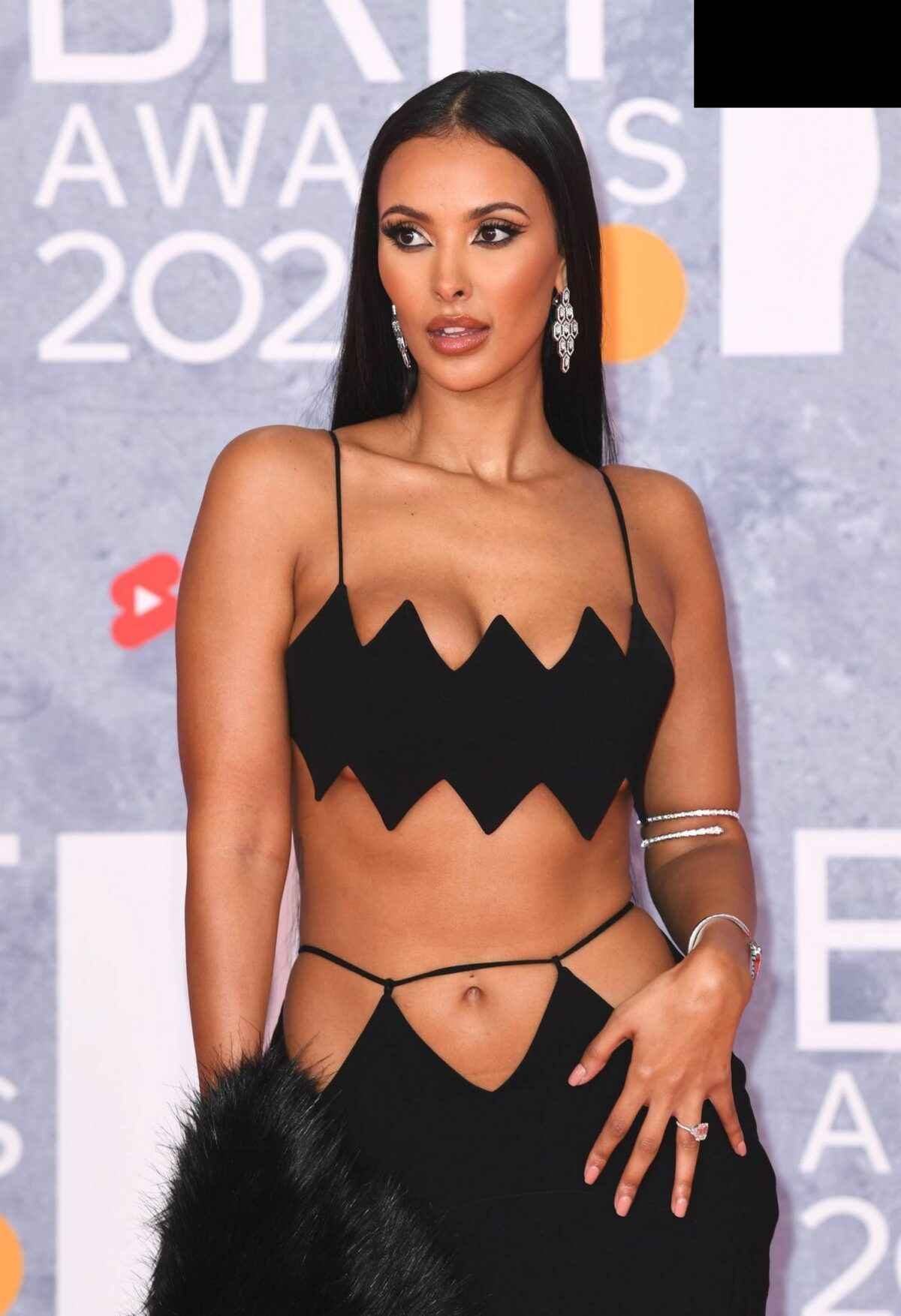 Maya Jama sexy aux Brit Awards