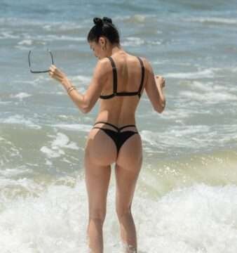 Nicole Williams en bikini noir