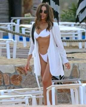 Olivia Culpo se fait shooter en bikini