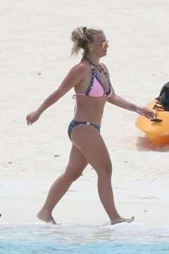 Britney Spears en bikini rose