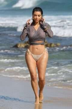 Kim Kardashian à la plage