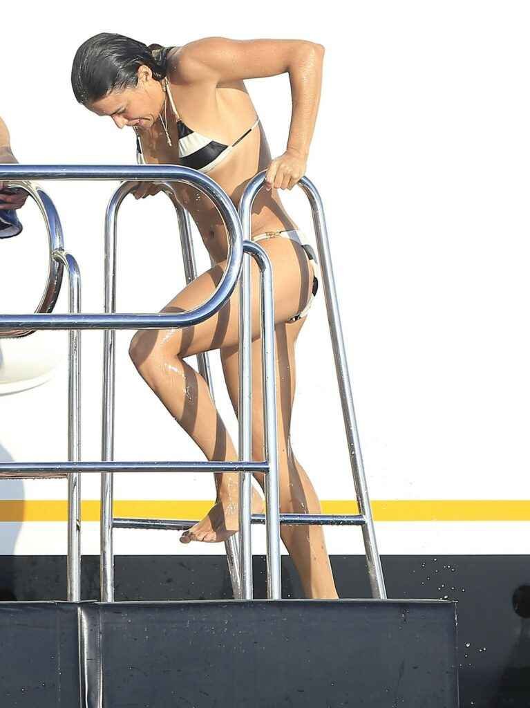 Michelle Rodriguez sur son yacht