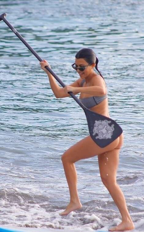 Kourtney Kardashian à la plage