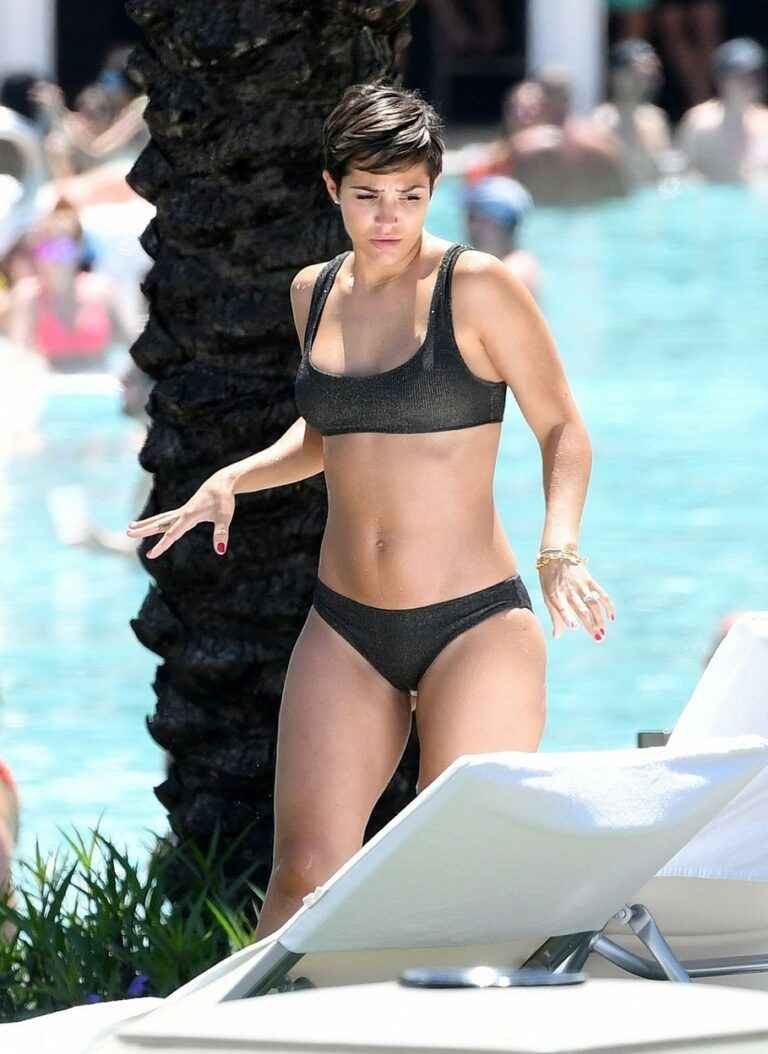 Frankie Bridge dévoile son bikini