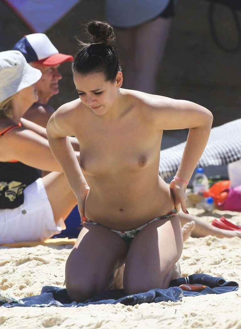 Pauline Ducruet nue sur la plage