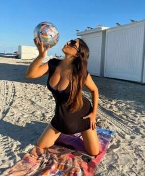 Claudia Romani et son corps très sexy !