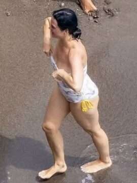 Katy Perry en maillot de bain sur la plage