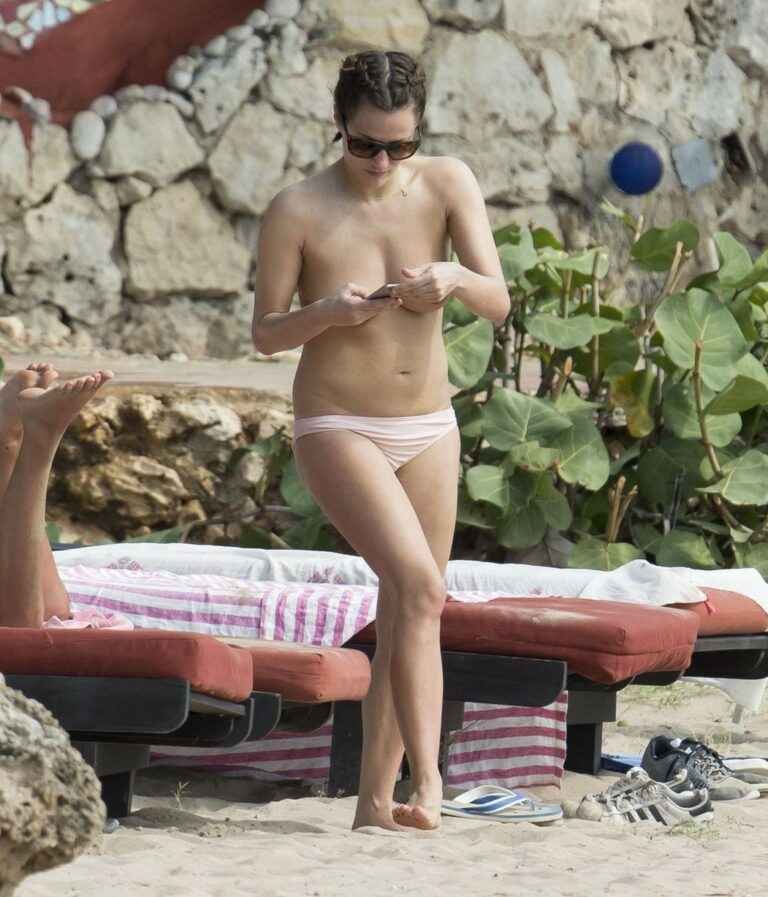 Caroline Flack nous montre ses seins