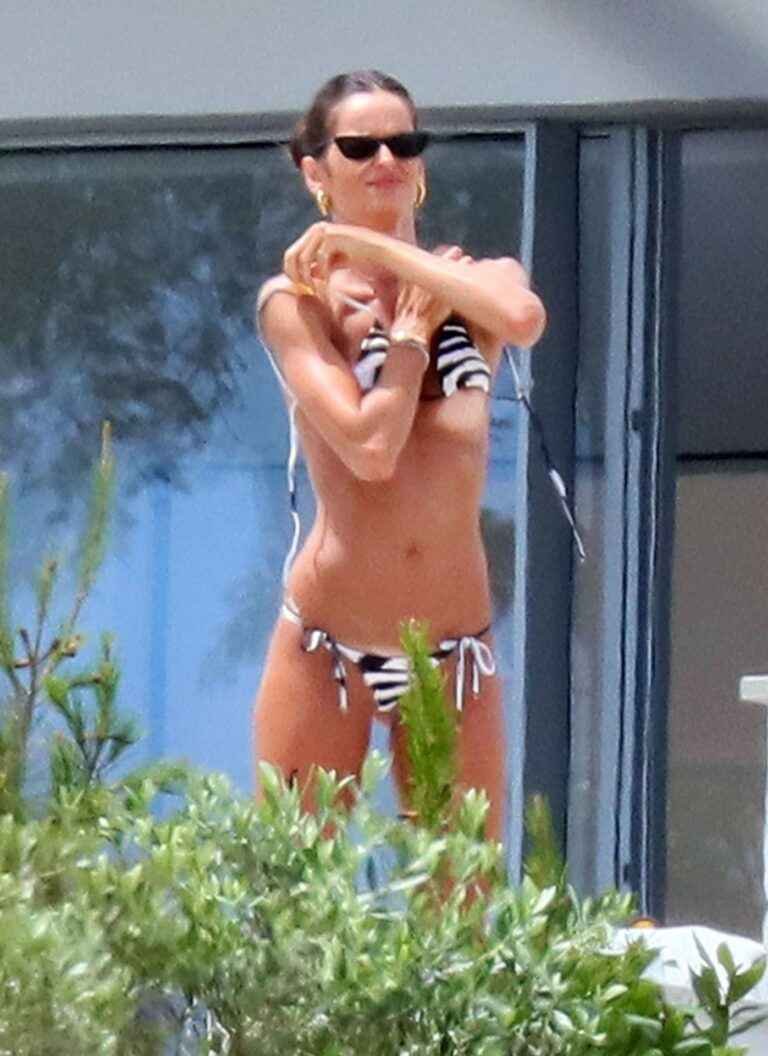 Izabel Goulart seins nus sur le balcon