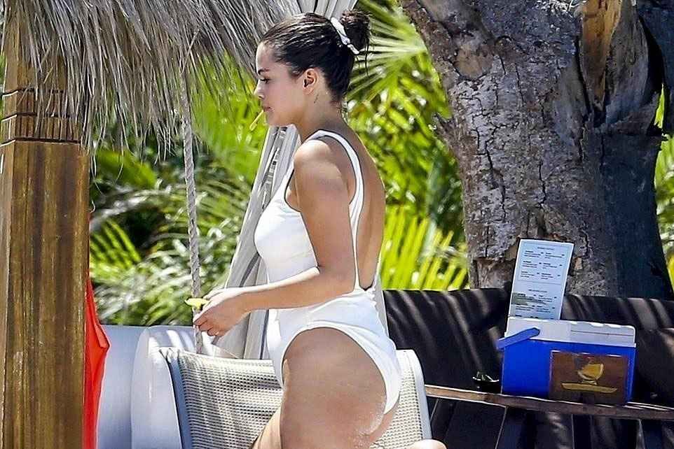 Selena Gomez fait du stand up paddle