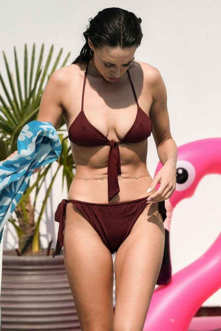 Clelia Theodorou dans en bikini