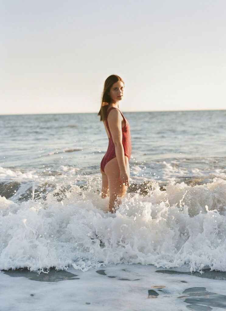 Bonnie Wright en bikini