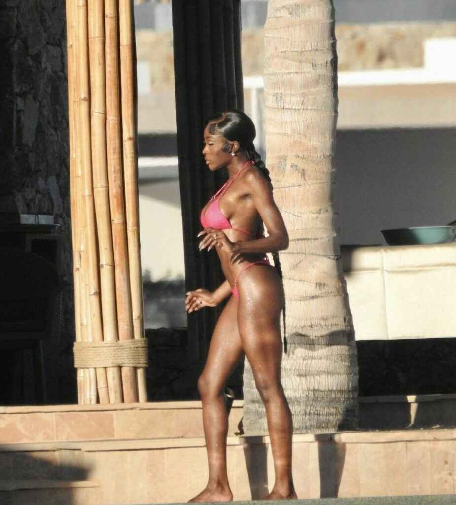 Chelsea Lazkani en bikini