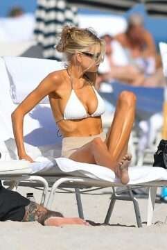 Charlotte McKinney en bikini