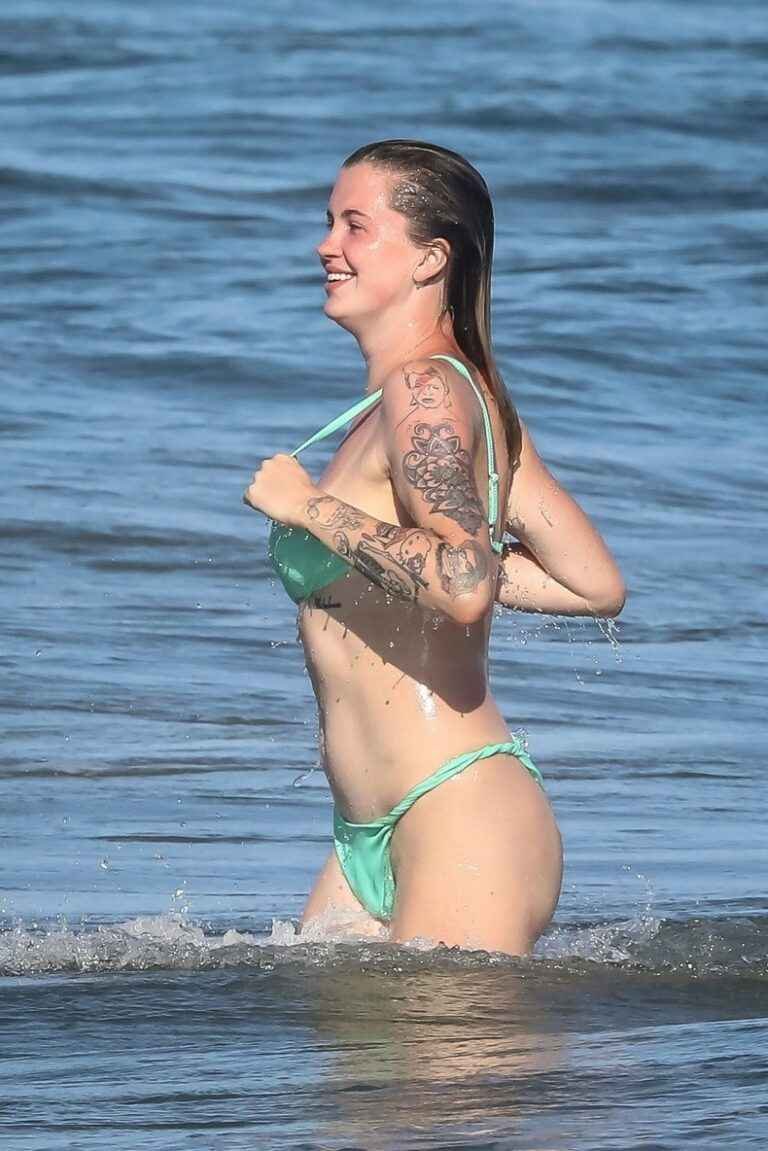 Ireland Baldwin est sexy en bikini