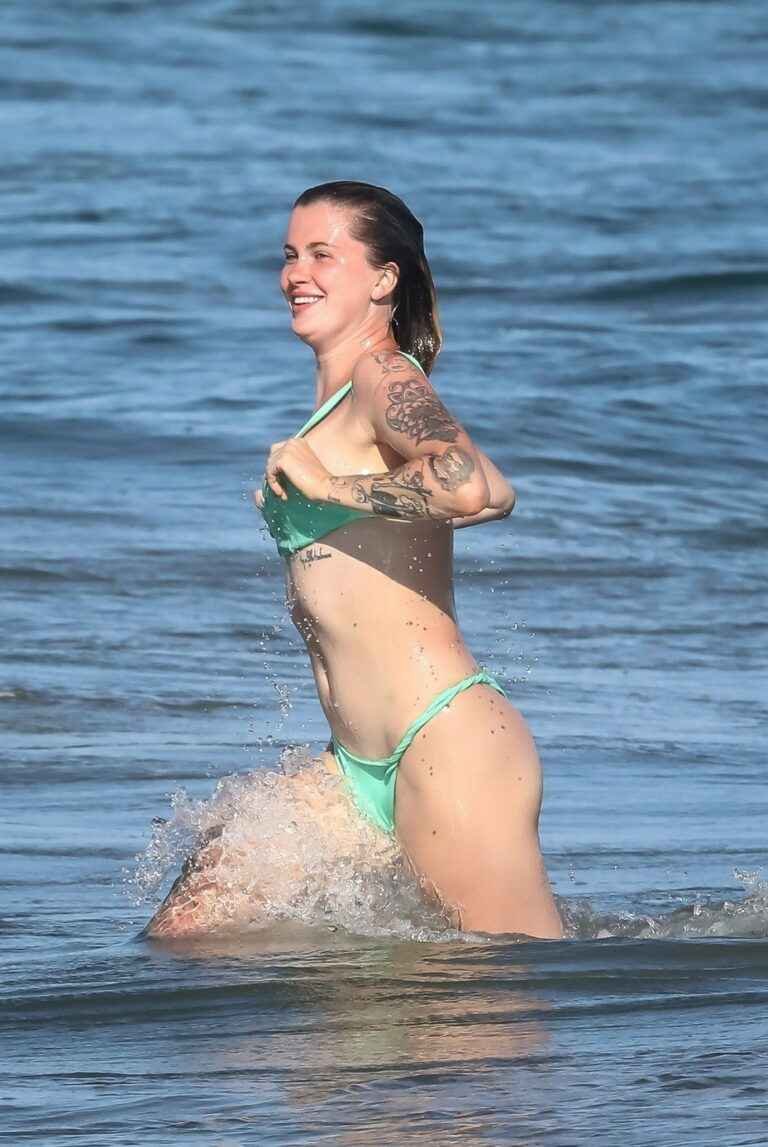 Ireland Baldwin en bikini