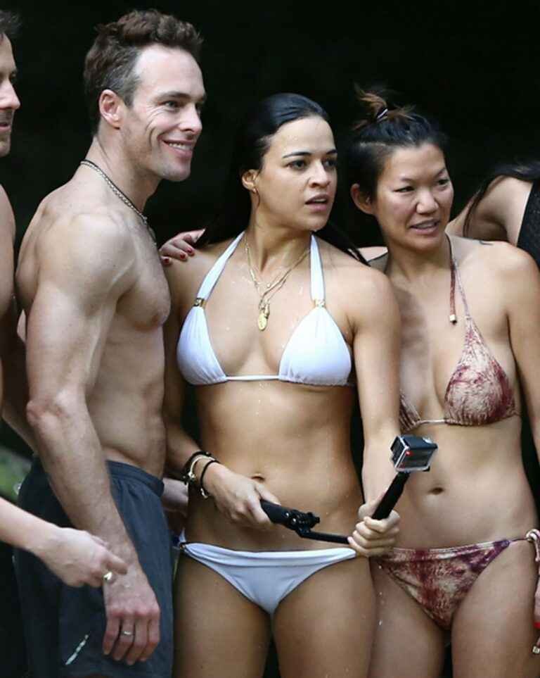 Michelle Rodriguez sexy avec un bikini blanc
