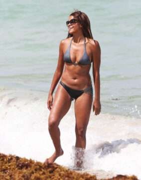 Claudia Jordan avec un petit bikini sexy