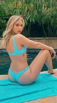 Jordyn Jones en petit bikini