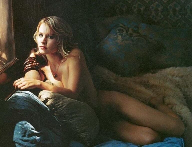 Kristen Bell prends des poses sexy