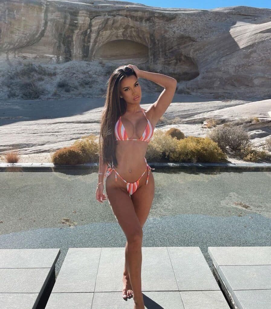 Samantha Rayner en bikini