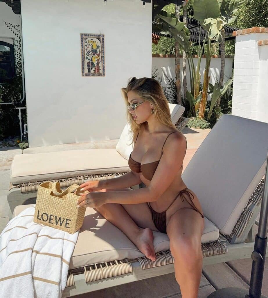 La sexy Kara Del Toro en bikini