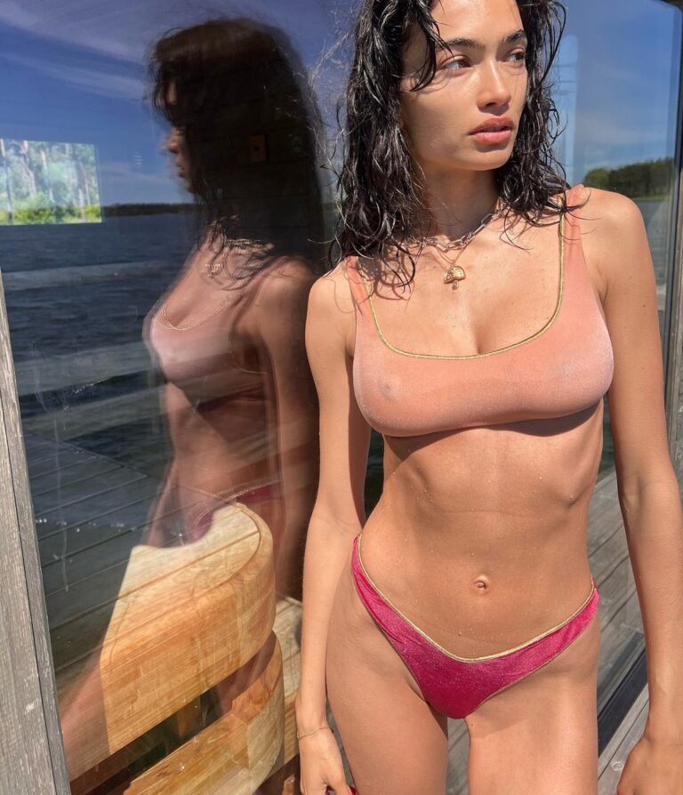 Kelly Gale sexy