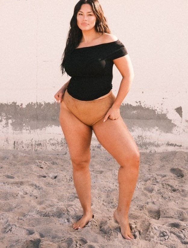 Ashley Graham à la plage