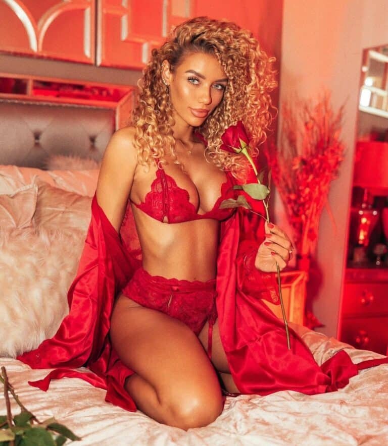 La belle et sexy Jena Frumes