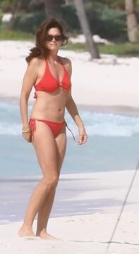 Cindy Crawford en bikini rouge